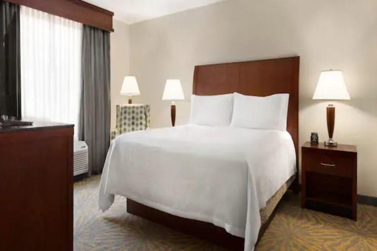 Hilton Garden Inn Шелтон Экстерьер фото