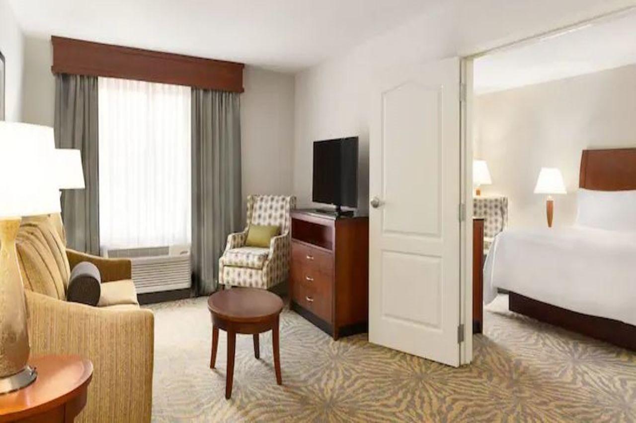 Hilton Garden Inn Шелтон Экстерьер фото