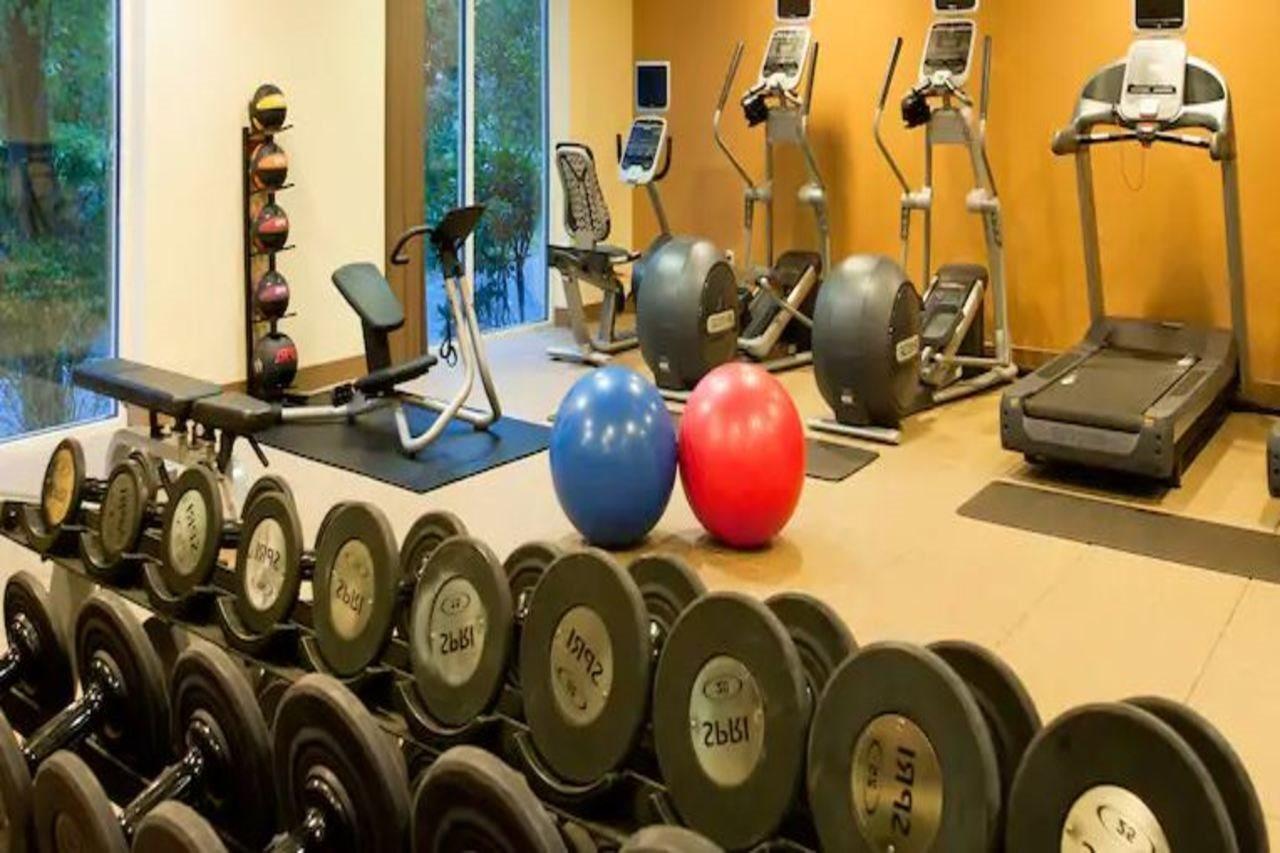 Hilton Garden Inn Шелтон Экстерьер фото