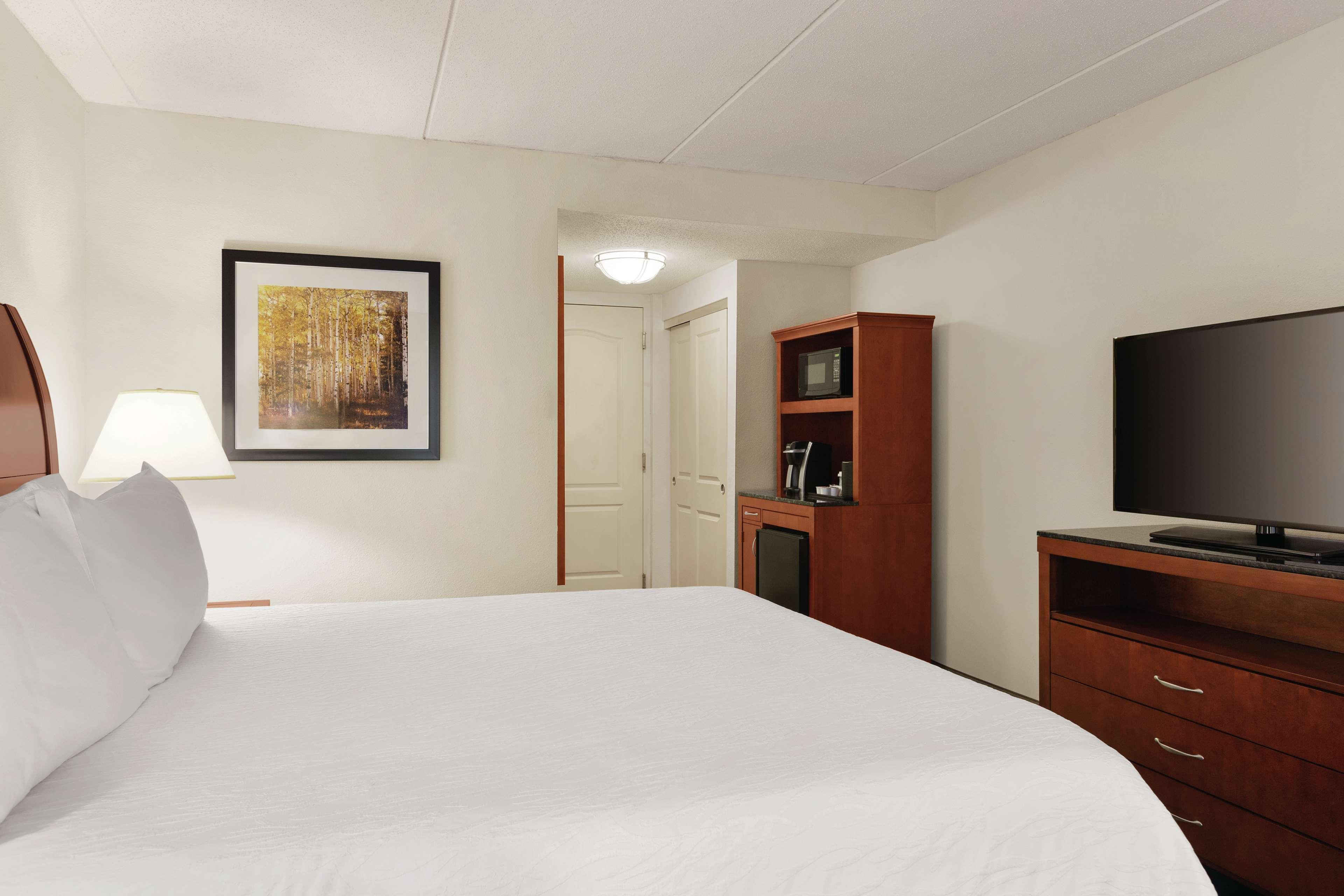 Hilton Garden Inn Шелтон Экстерьер фото