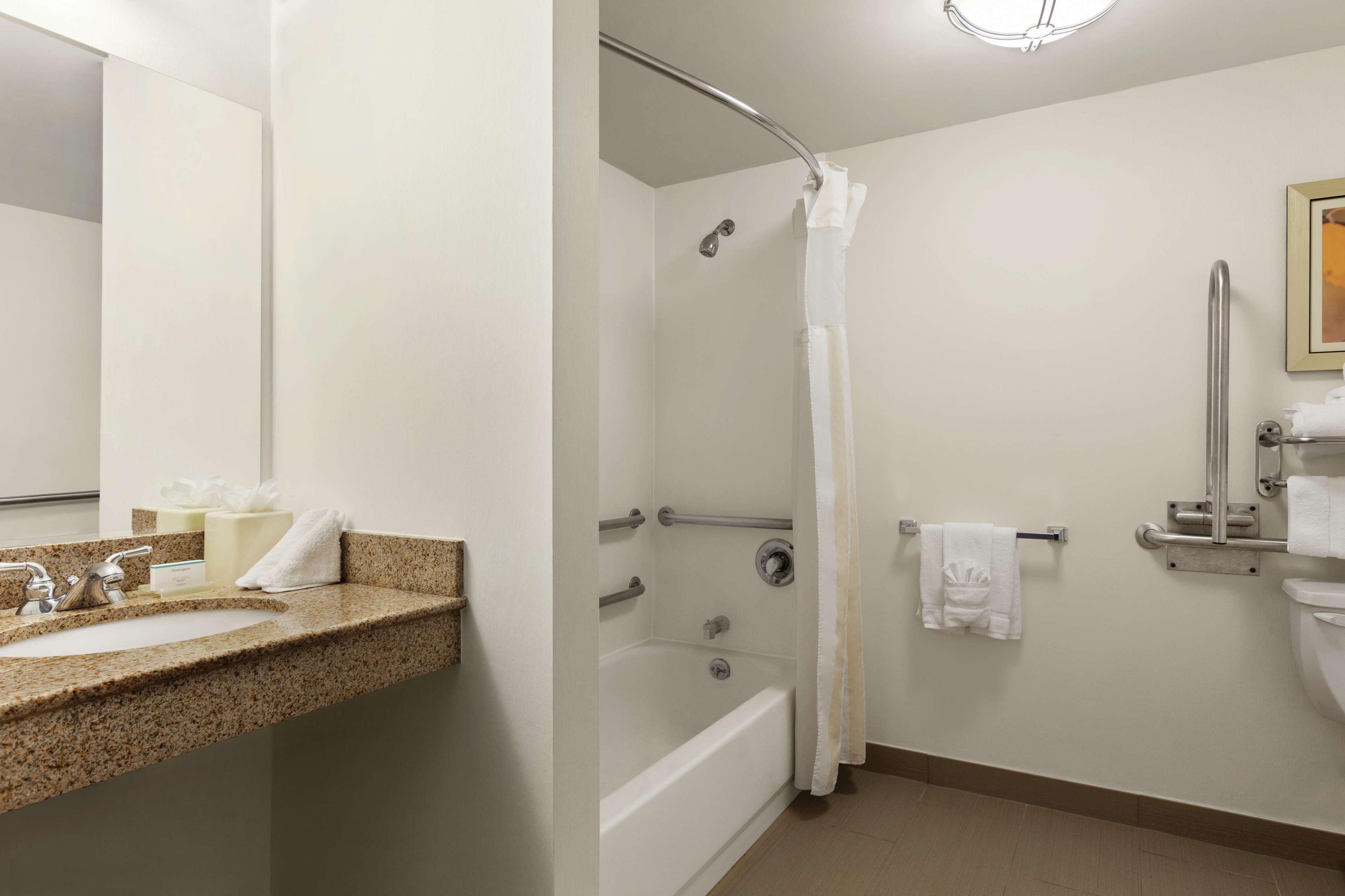 Hilton Garden Inn Шелтон Экстерьер фото