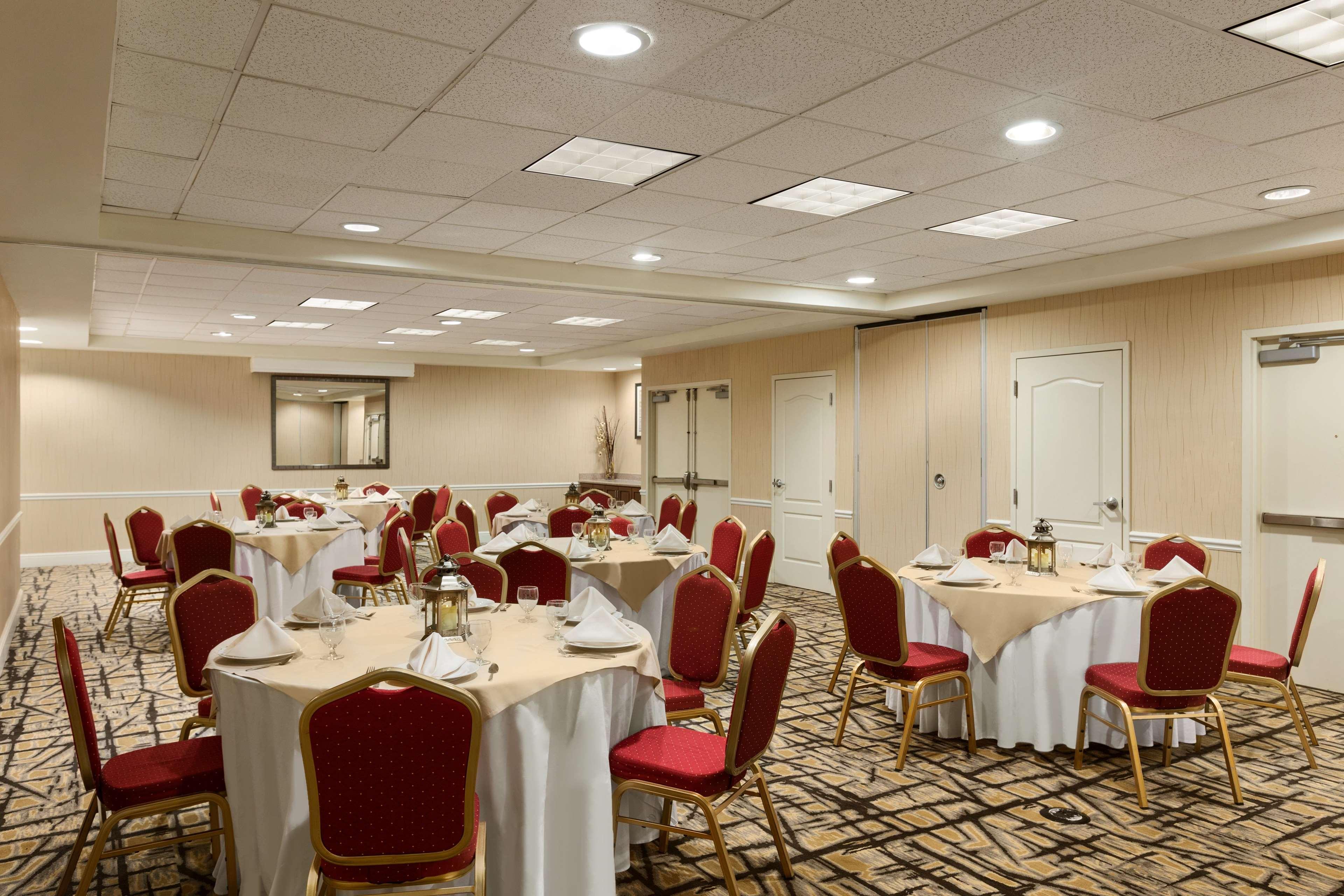 Hilton Garden Inn Шелтон Экстерьер фото