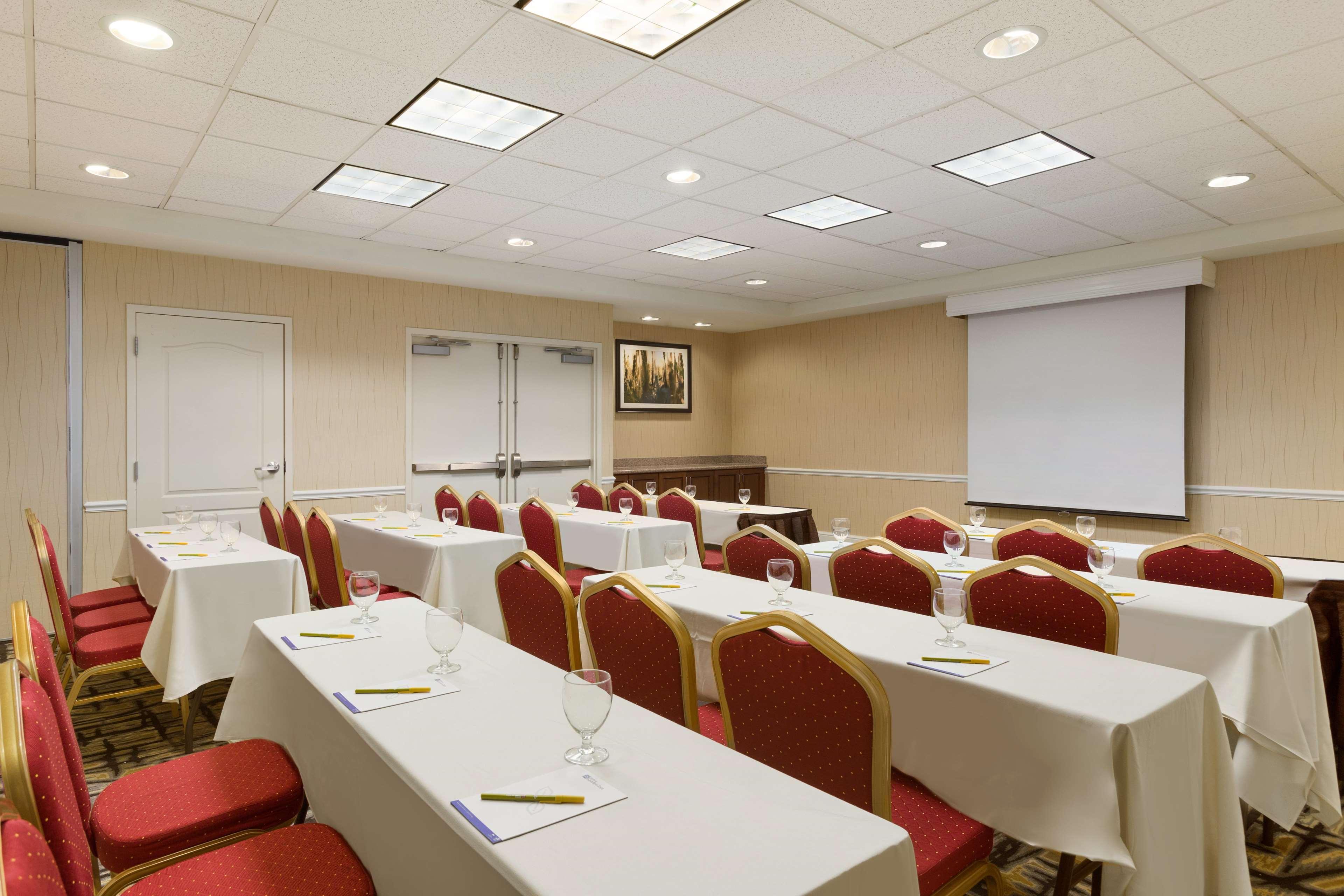 Hilton Garden Inn Шелтон Экстерьер фото