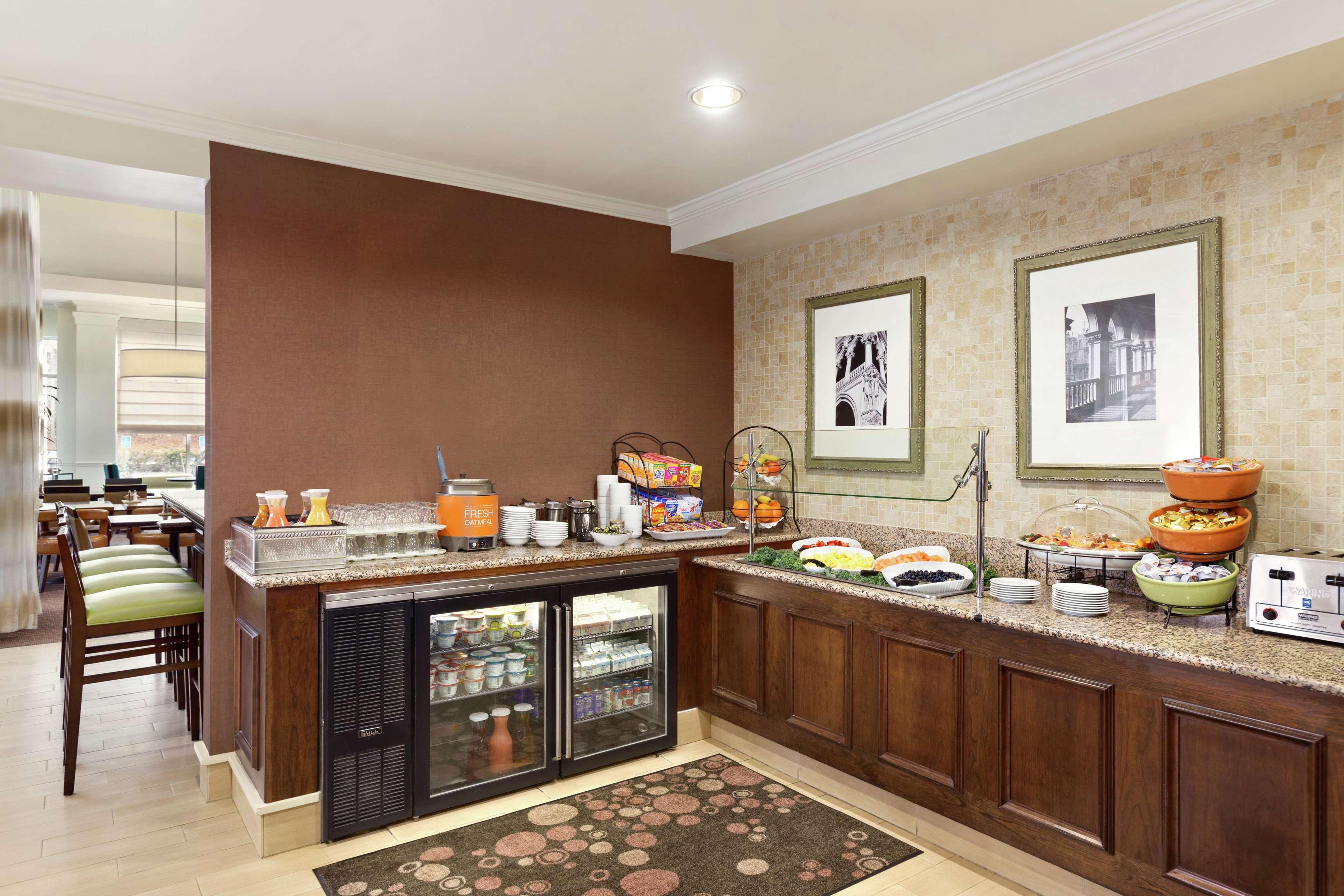 Hilton Garden Inn Шелтон Экстерьер фото