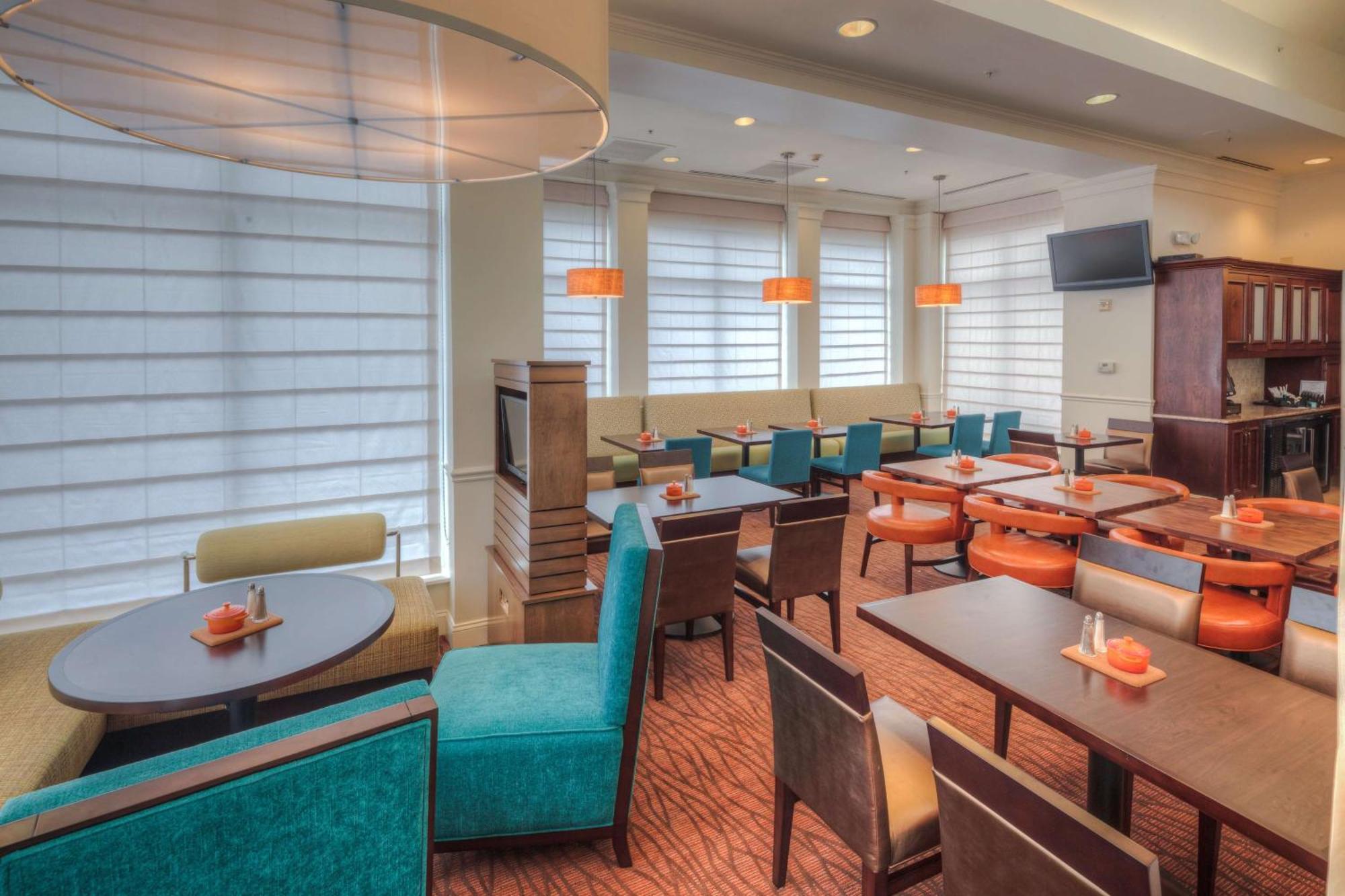 Hilton Garden Inn Шелтон Экстерьер фото